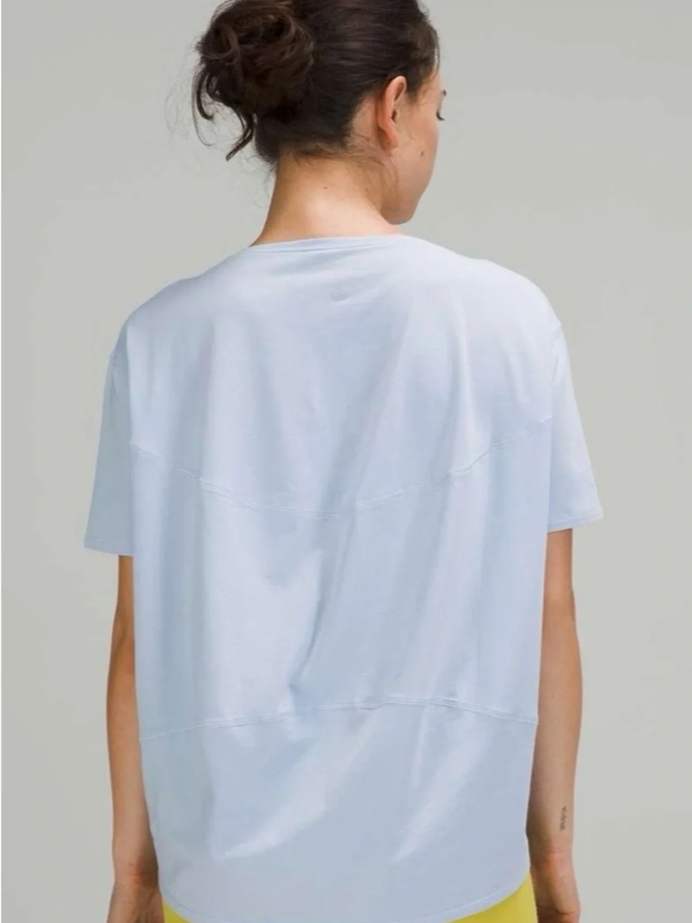Lululemon back in action tee size 6